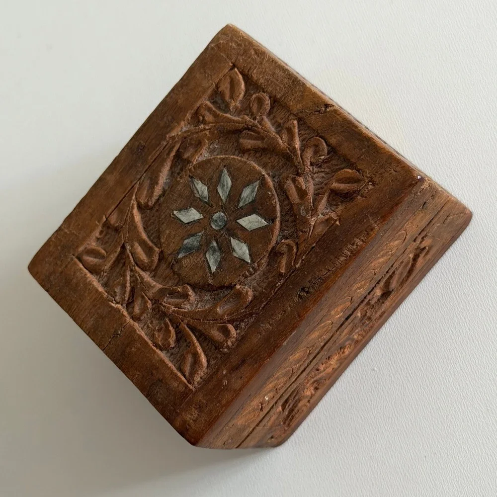 Vintage Handcarved Wood Box Jewelry Small Brown Floral Ornate Primitive‎